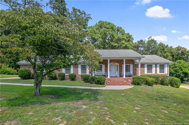 225 Vivian Dr, Fayetteville, NC 28311