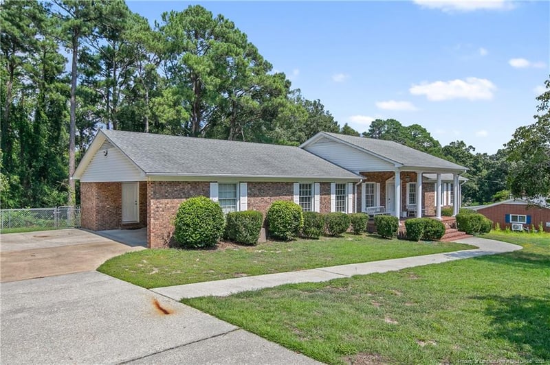 225 Vivian Dr, Fayetteville, NC 28311