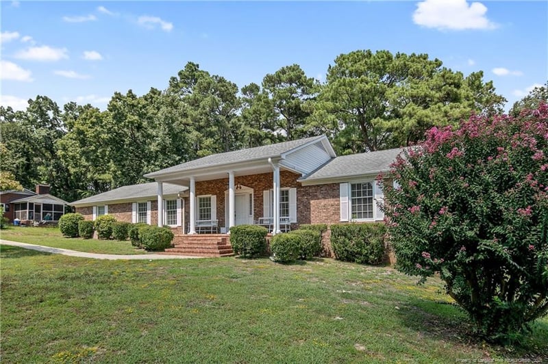 225 Vivian Dr, Fayetteville, NC 28311