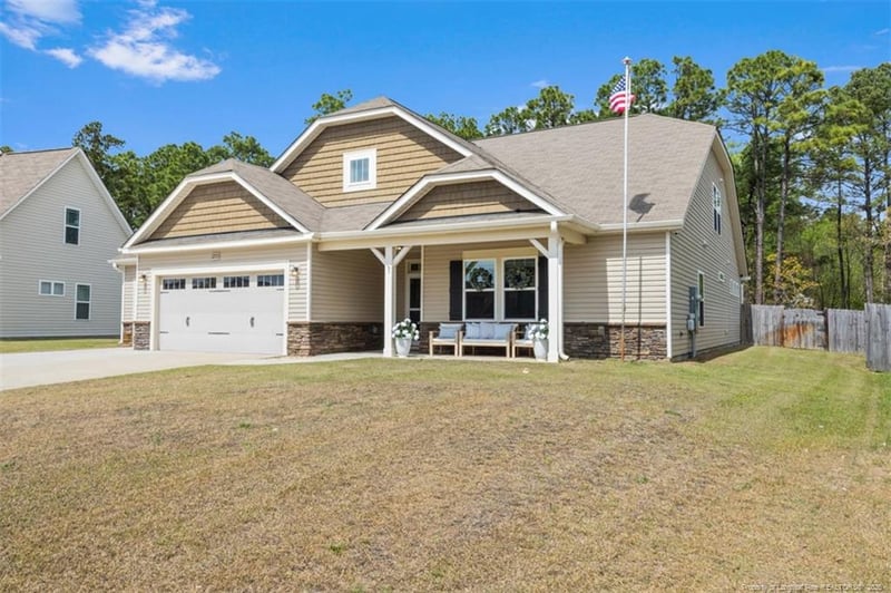 2252 Andalusian Dr, Hope Mills, NC 28348