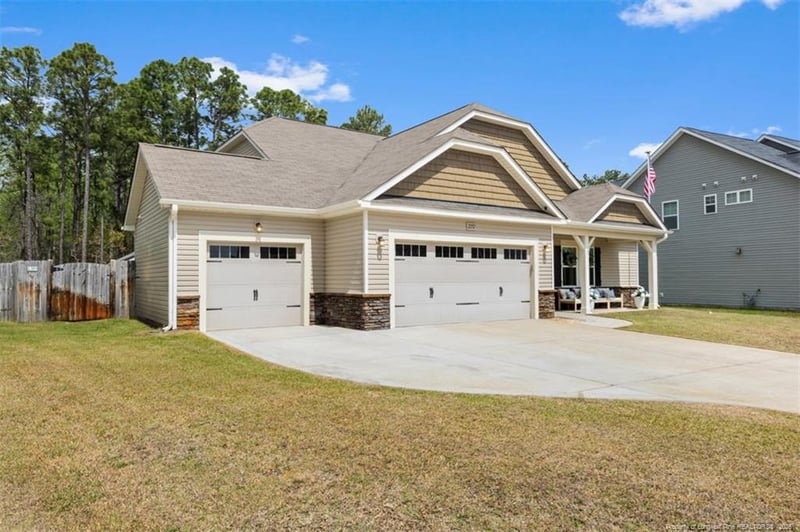 2252 Andalusian Dr, Hope Mills, NC 28348