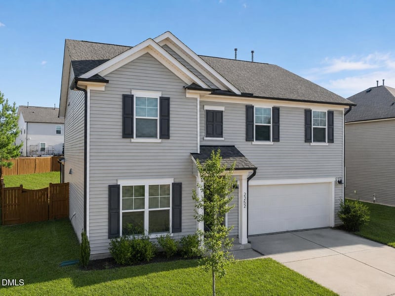 2252 Fairway Green Dr, Fuquay Varina, NC 27526