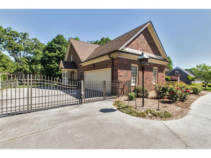 2255 W Front St, Burlington, NC 27215