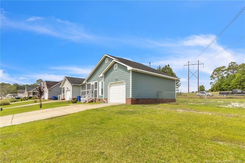 2256 Spindletree Dr, Fayetteville, NC 28304