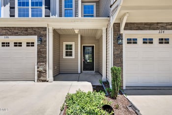 226 Beaconwood Ln, Holly Springs, NC 27540