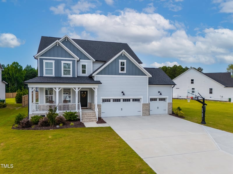 226 Castle Pond Way, Fuquay Varina, NC 27526