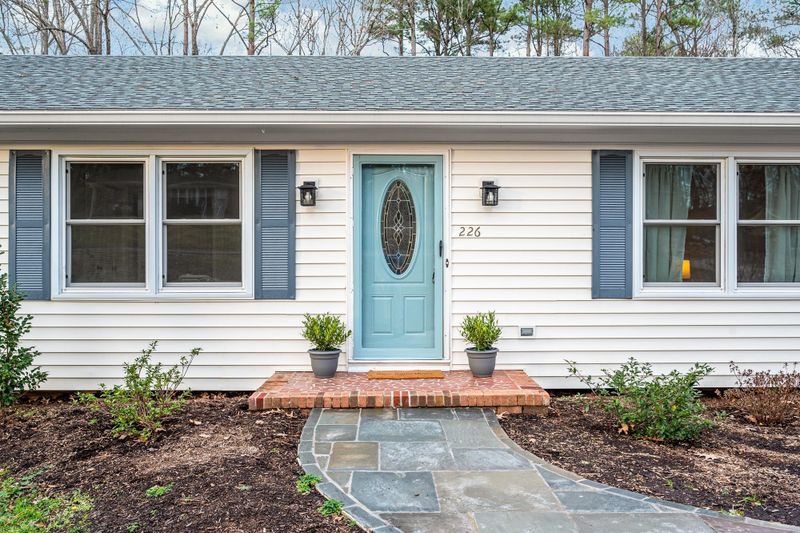 226 Landsbury Dr, Durham, NC 27707