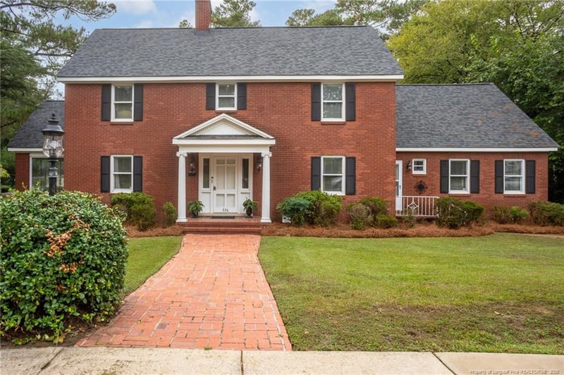 226 Valley Rd, Fayetteville, NC 28305