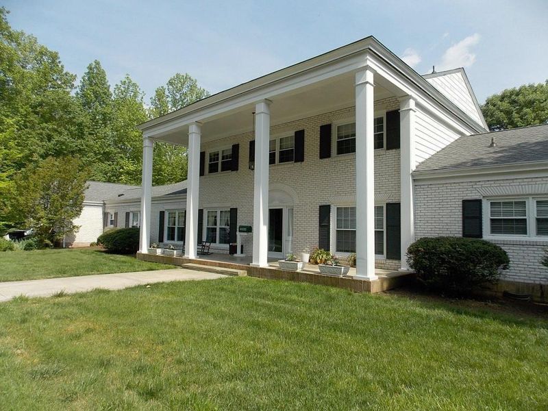 2264 Lakeview Ter, Burlington, NC 27215