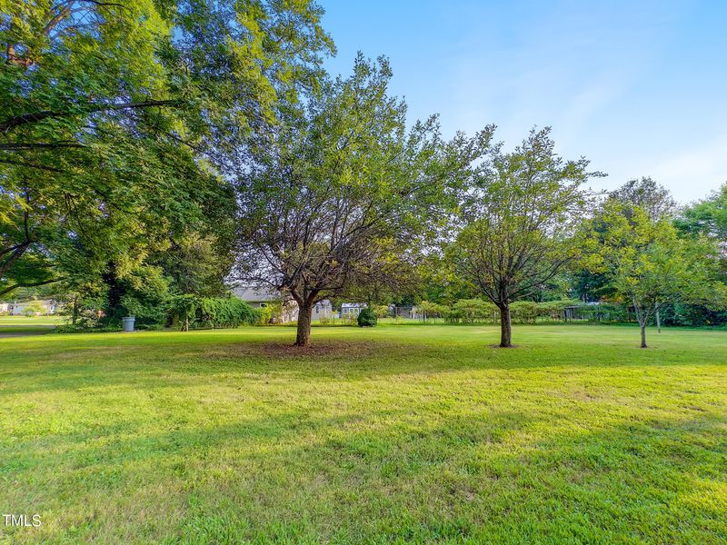 2265 Lee Dr, Burlington, NC 27215