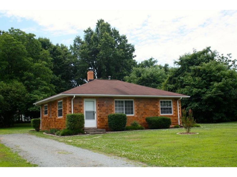 2266 Lee Dr, Burlington, NC 27215