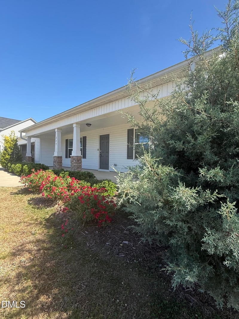 227 Beaver Tavern Dr, Benson, NC 27504