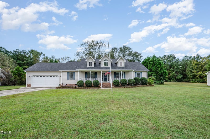 227 Blaze Ridge Dr, Smithfield, NC 27577