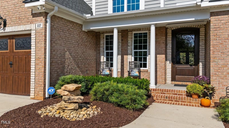 227 Hill Row Ln, Clayton, NC 27527