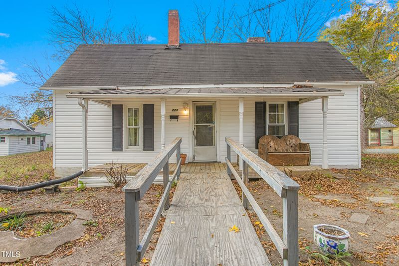 227 Kent St, Burlington, NC 27217