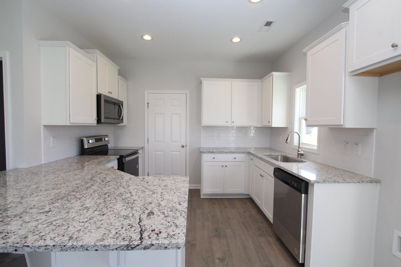 227 Olde Place Dr, Zebulon, NC 27597