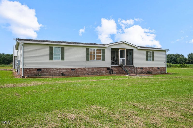 2272 Fields Rd, Fayetteville, NC 28312