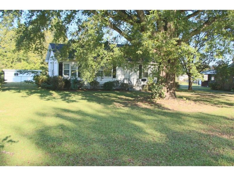 2275 Lee Dr, Burlington, NC 27215