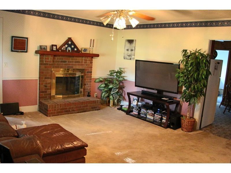 2275 Lee Dr, Burlington, NC 27215
