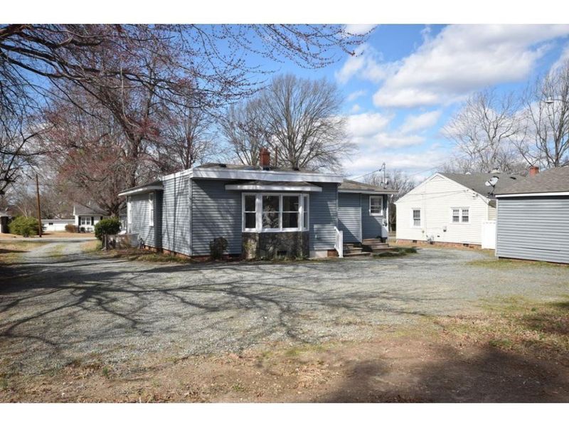 2278 Lee Dr, Burlington, NC 27215