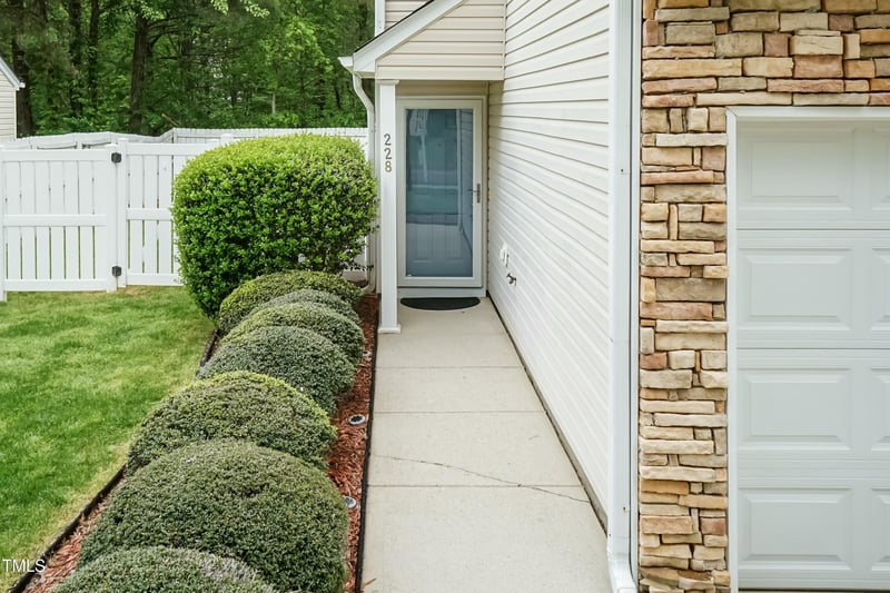 228 Adefield Ln, Holly Springs, NC 27540