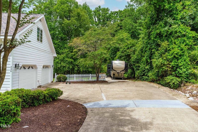 228 Birch Creek Dr, Fuquay Varina, NC 27526