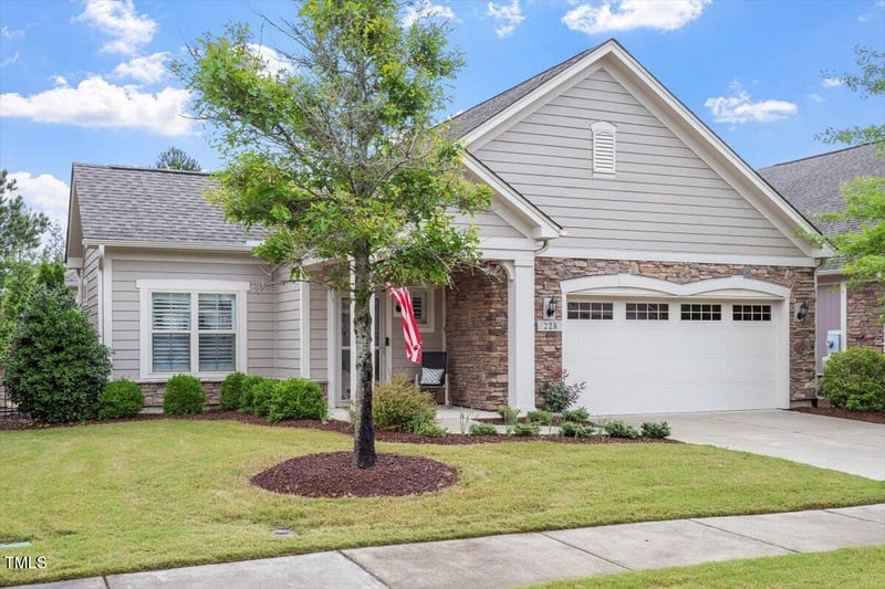 228 Ellisview Dr, Cary, NC 27519