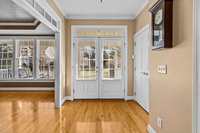 228 Elmcrest Dr, Holly Springs, NC 27540