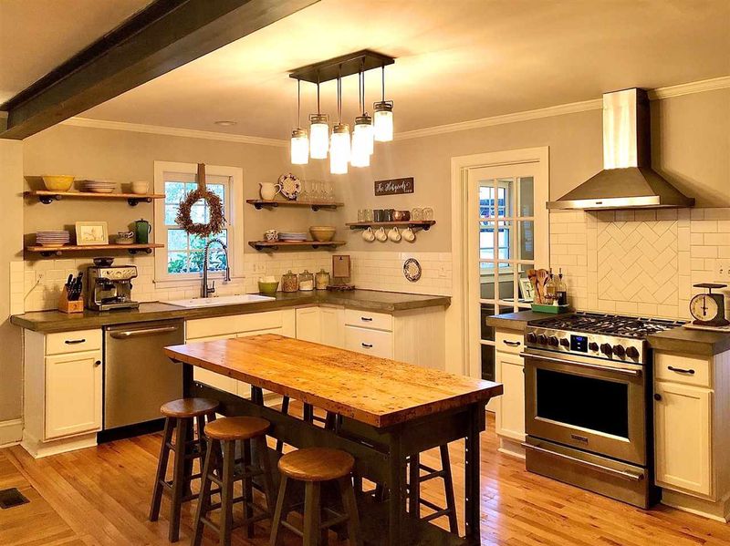 228 Georgetown Rd, Raleigh, NC 27608