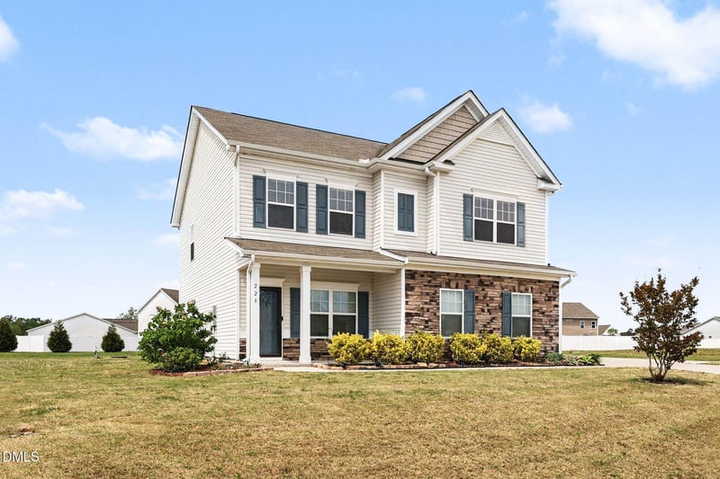 228 Monroe Fields Dr, Benson, NC 27504
