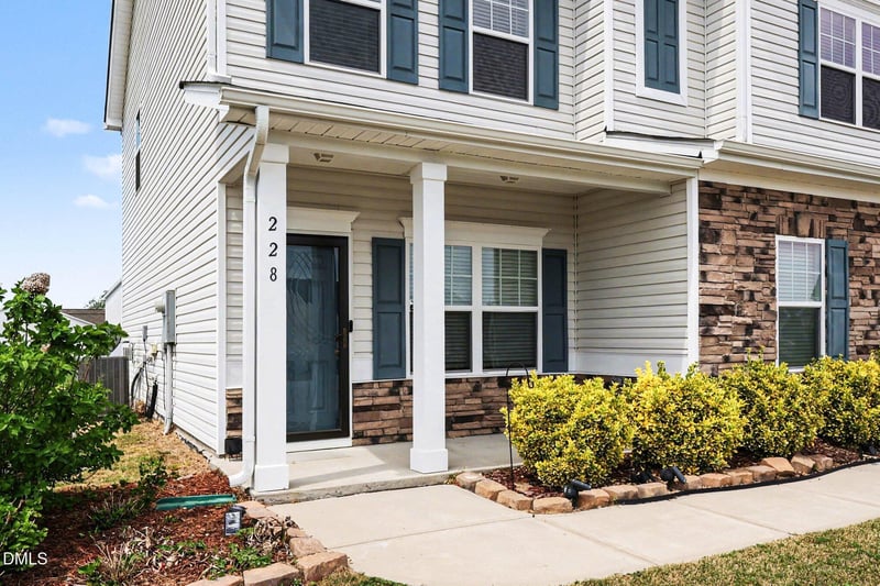 228 Monroe Fields Dr, Benson, NC 27504