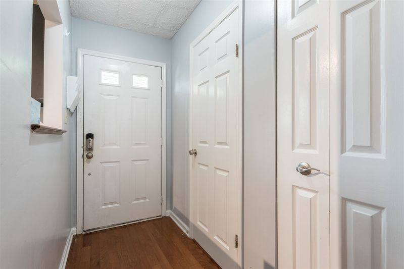 228 Rosebrooks Dr, Cary, NC 27513