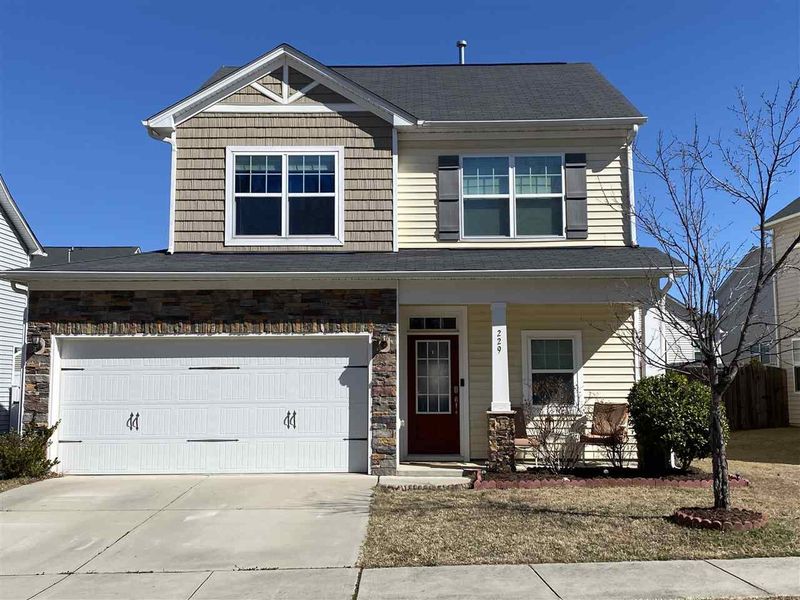 229 Breezemont Dr, Fuquay Varina, NC 27526