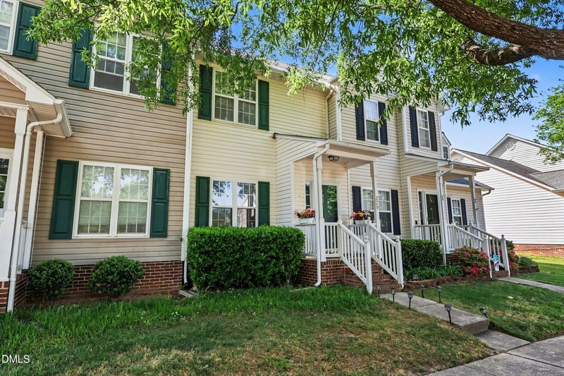229 Commons Dr, Holly Springs, NC 27540
