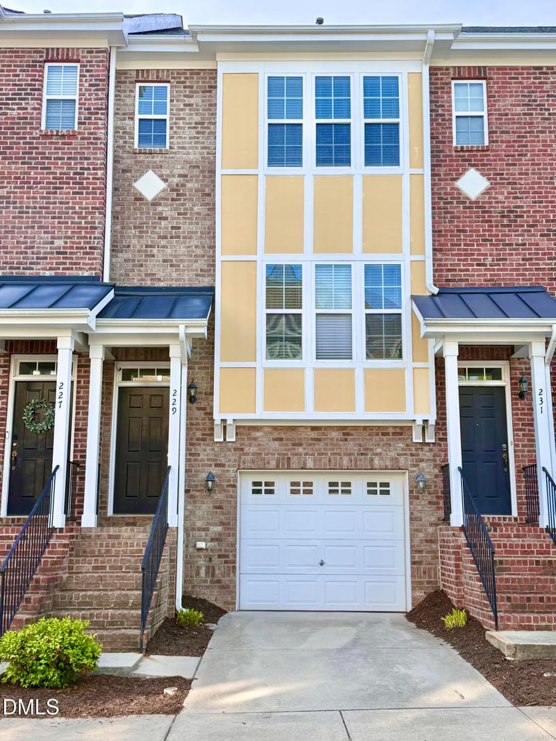 229 Dove Cottage Ln, Cary, NC 27519