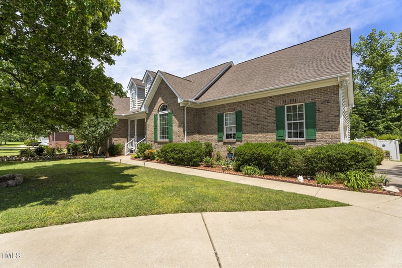 229 Hocutt Farm Dr, Clayton, NC 27527
