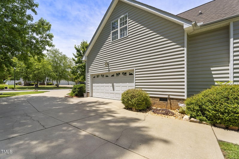 229 Hocutt Farm Dr, Clayton, NC 27527