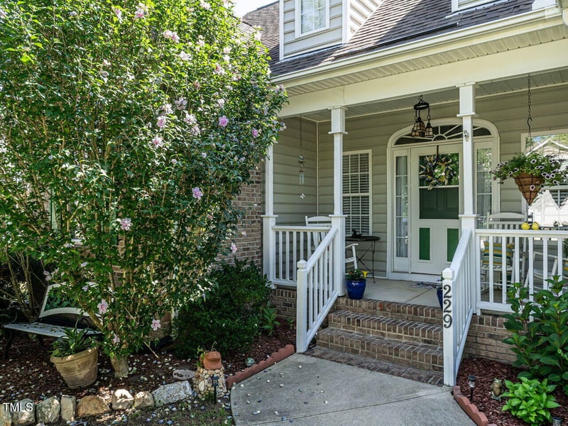 229 Hocutt Farm Dr, Clayton, NC 27527