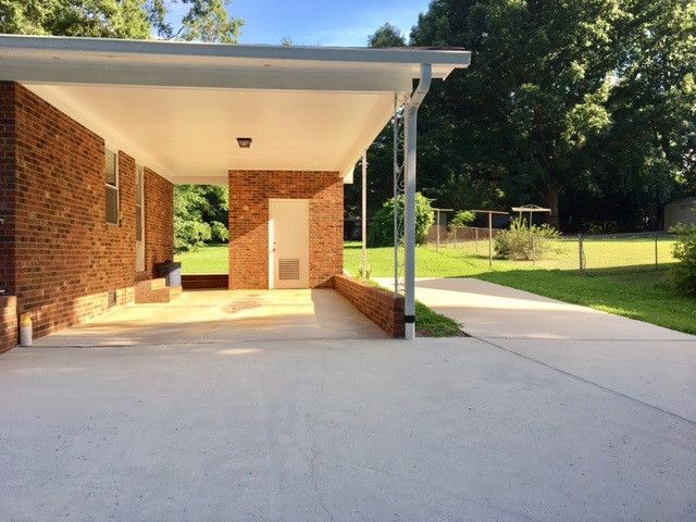 229 Landsbury Dr, Durham, NC 27707
