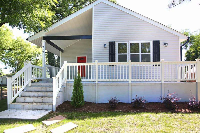 229 E Stallings St, Clayton, NC 27520