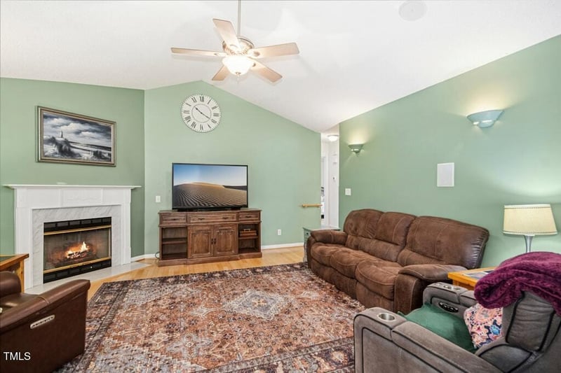 229 White Oak Farm Dr, Willow Springs, NC 27592