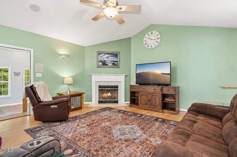 229 White Oak Farm Dr, Willow Springs, NC 27592