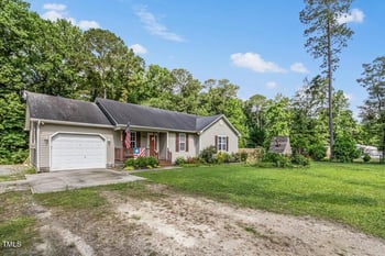 229 White Oak Farm Dr, Willow Springs, NC 27592