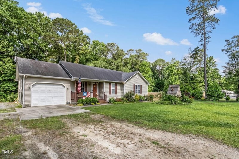 229 White Oak Farm Dr, Willow Springs, NC 27592