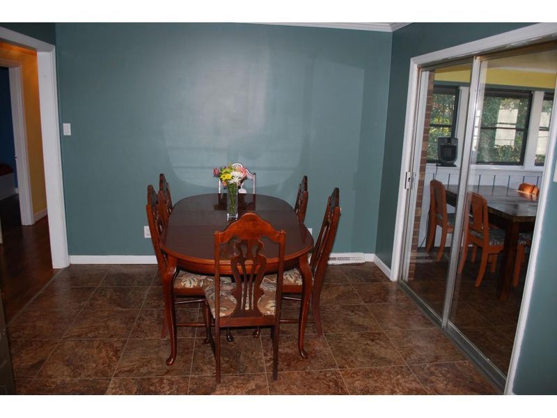 2297 Lee Dr, Burlington, NC 27215