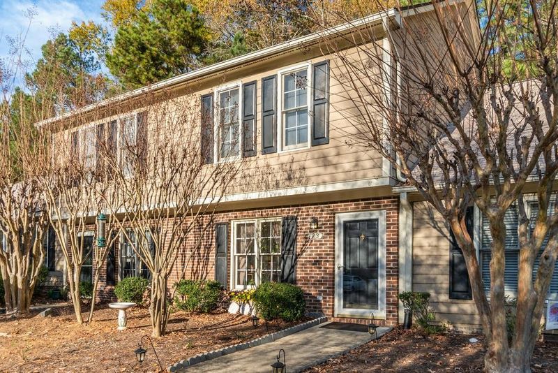 23 Crystal Oaks Ct, Durham, NC 27707