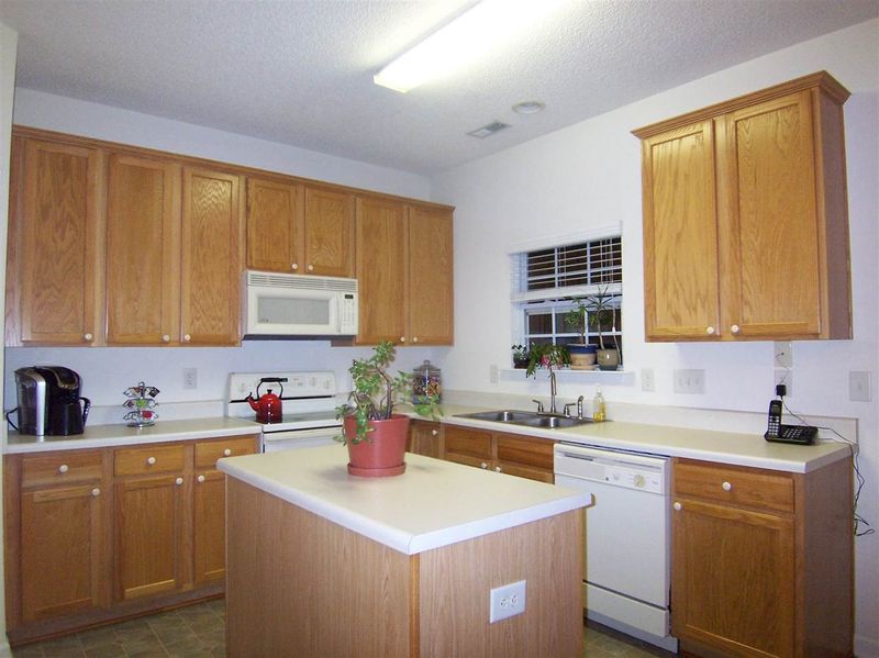 23 Edgebrook Cir, Durham, NC 27703