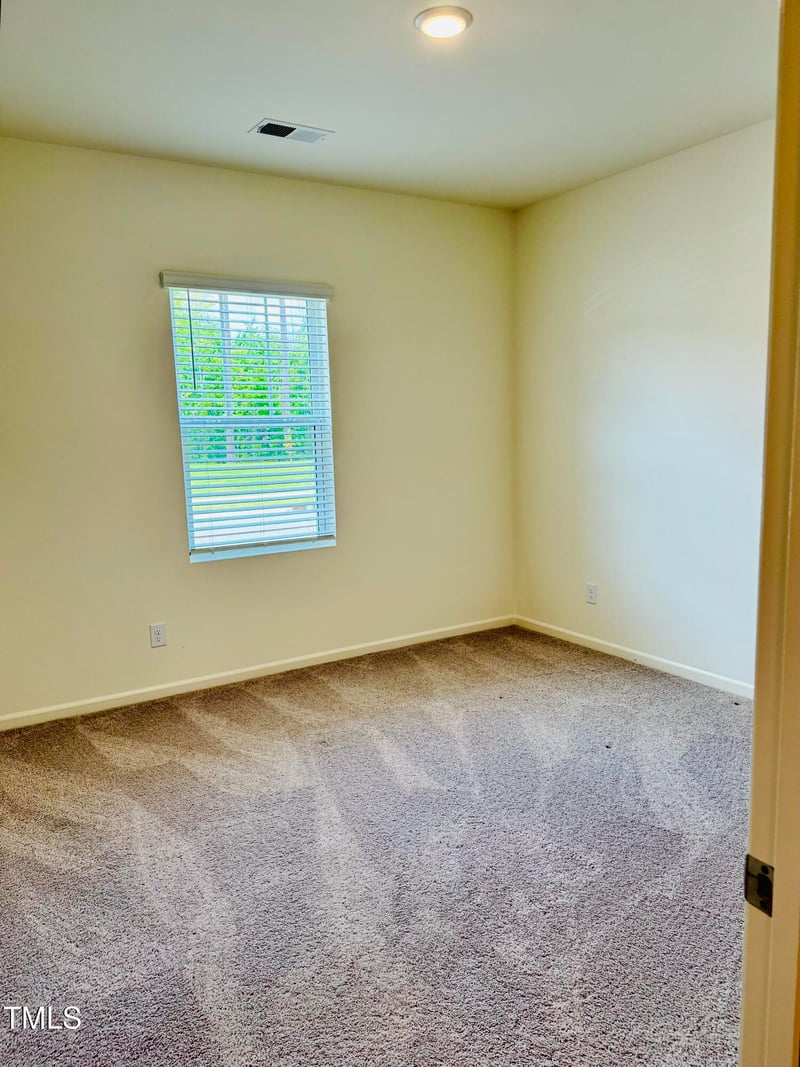 23 Rolling Banks Dr, Louisburg, NC 27549