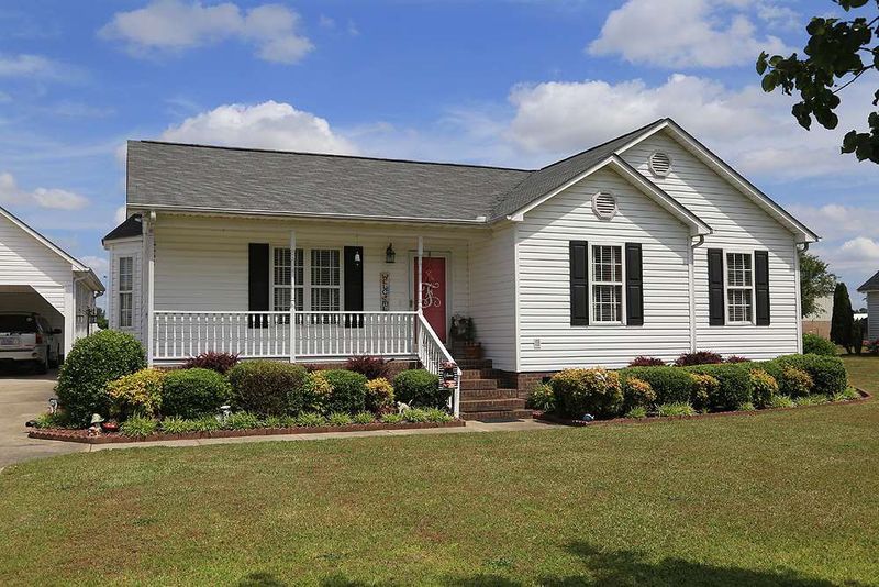 23 Stratford Dr, Dunn, NC 28334
