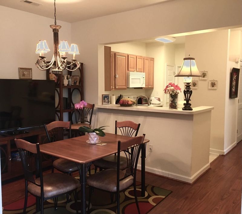 230 Eyam Hall Ln #230, Apex, NC 27502